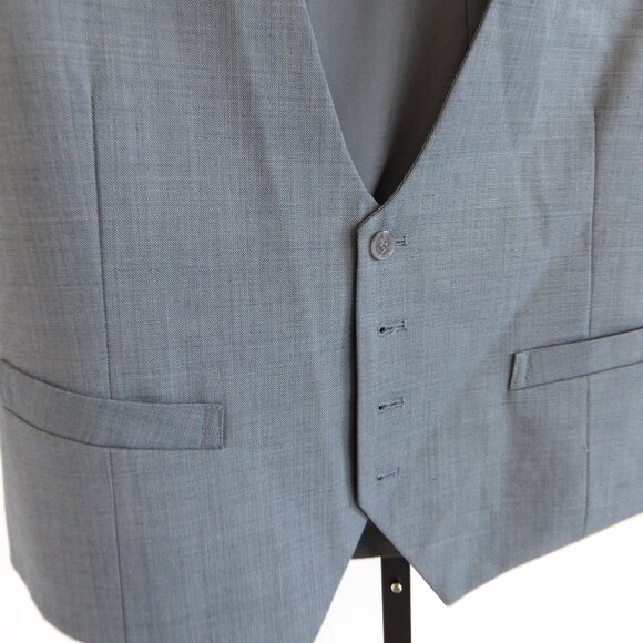 Vest - Picture 3 of 4